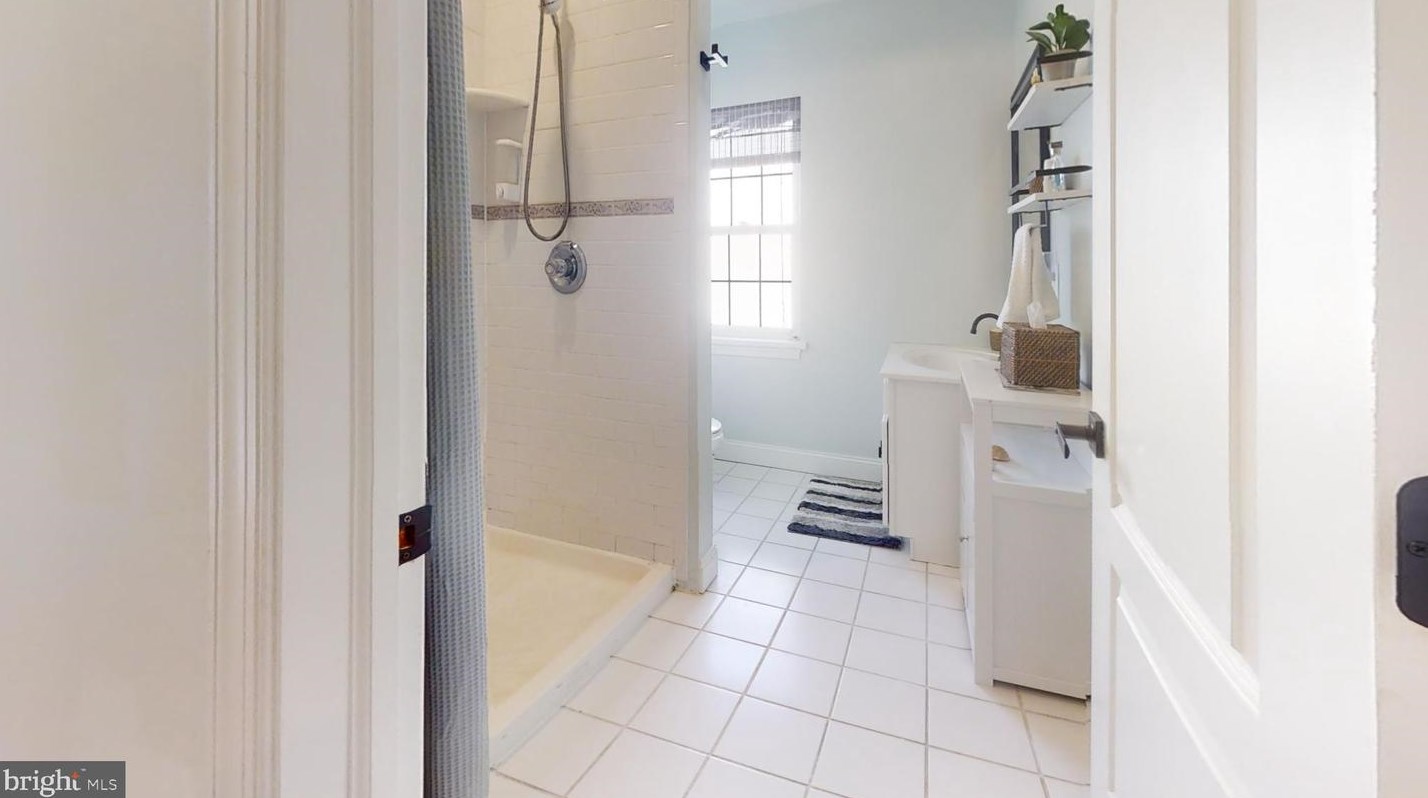 345 Delmar St, Philadelphia PA  19128-4505 exterior