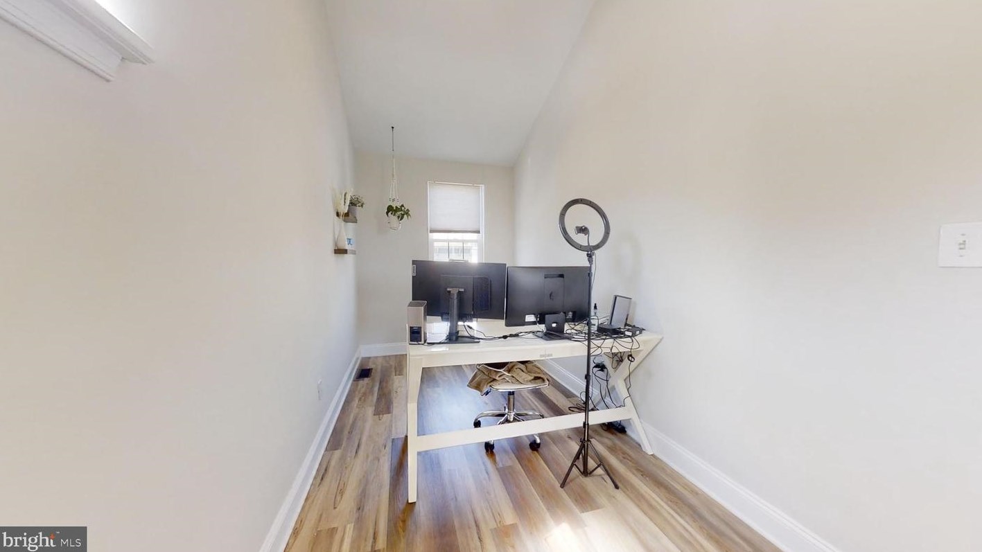 345 Delmar St, Philadelphia PA  19128-4505 exterior