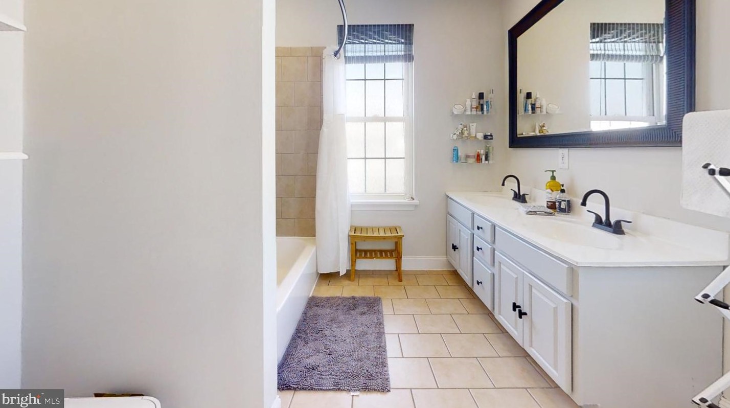 345 Delmar St, Philadelphia PA  19128-4505 exterior