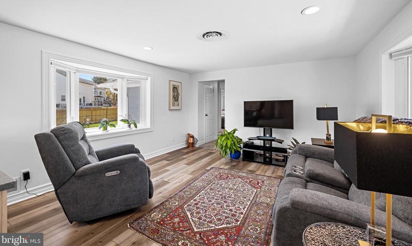 1240 Grant Ave, Philadelphia, PA 19115-3707