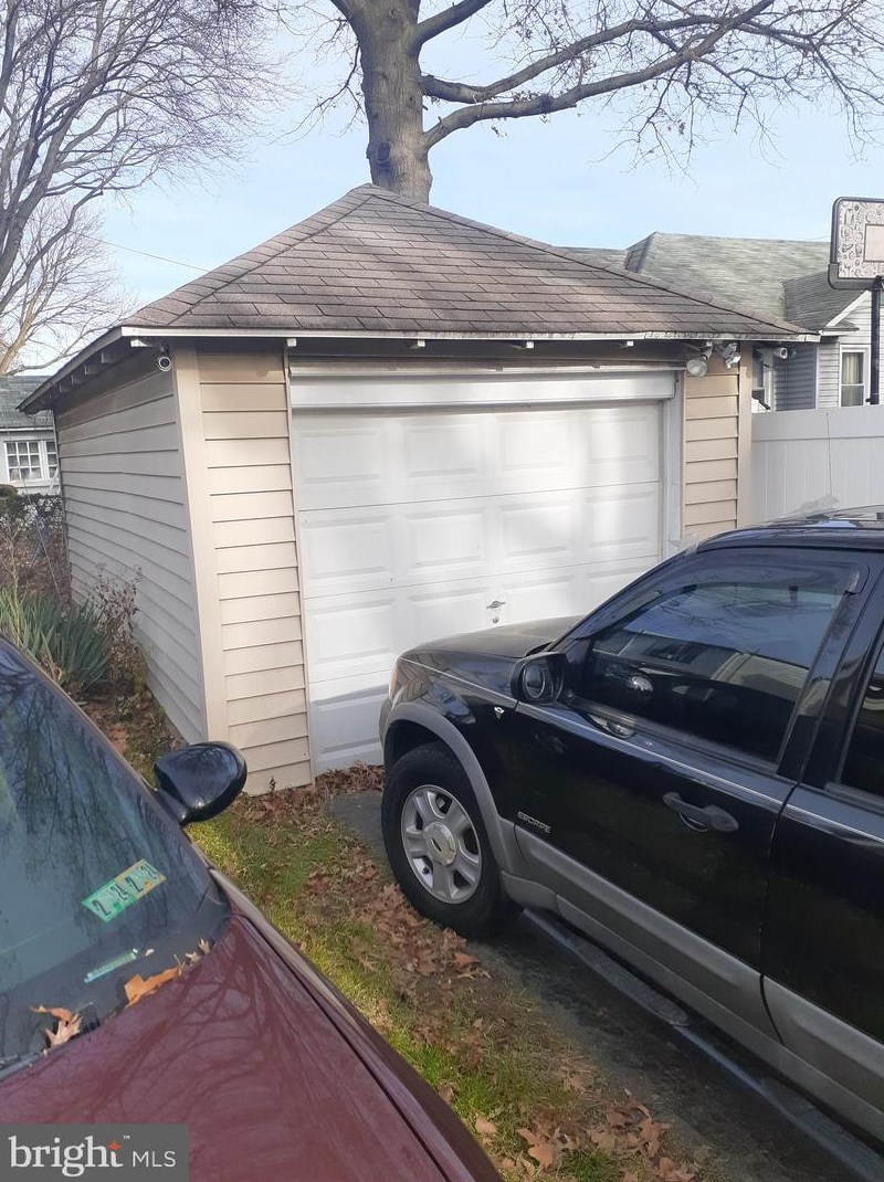 7200 Bingham St, Philadelphia, PA 19111-4032