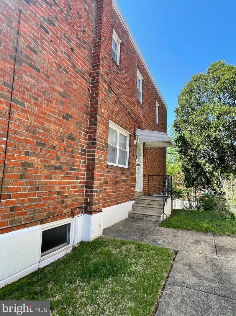 8834 Hargrave St, Philadelphia, PA 19152-1511