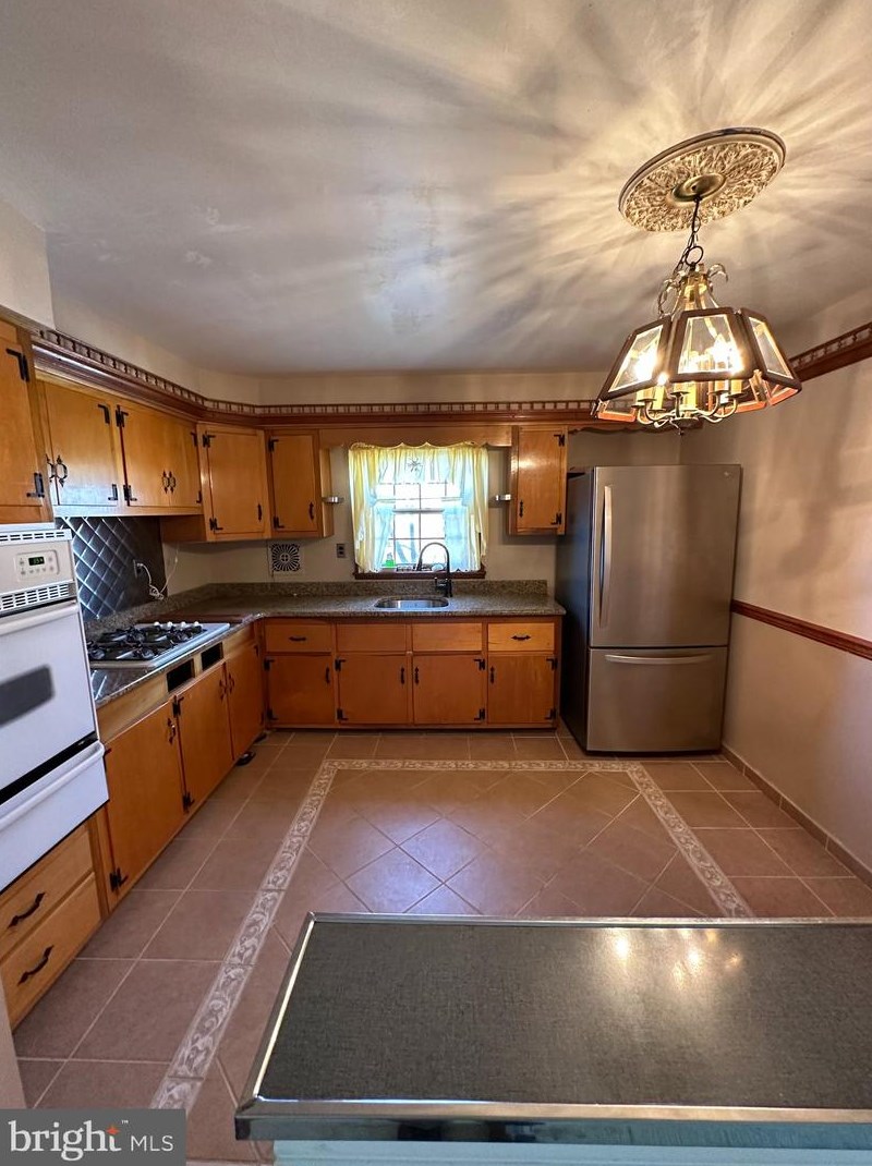 9244 Frankford Ave, Philadelphia, PA 19114-2824