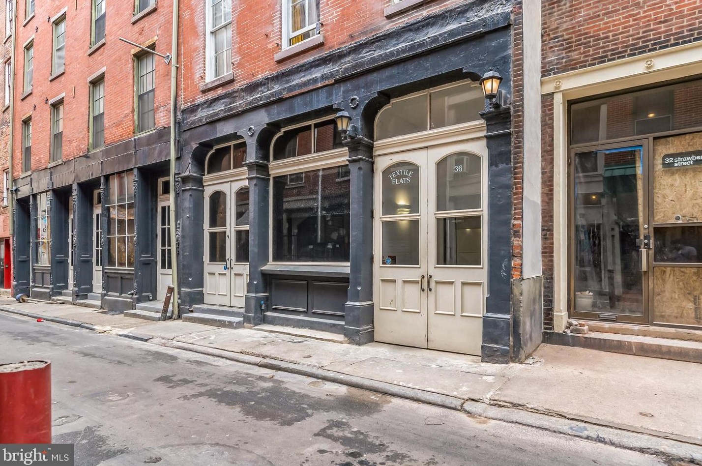 36 Strawberry St, Philadelphia PA  19106-2844 exterior
