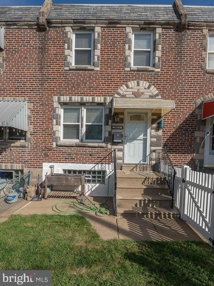 8022 Moro St, Philadelphia, PA 19136-2618