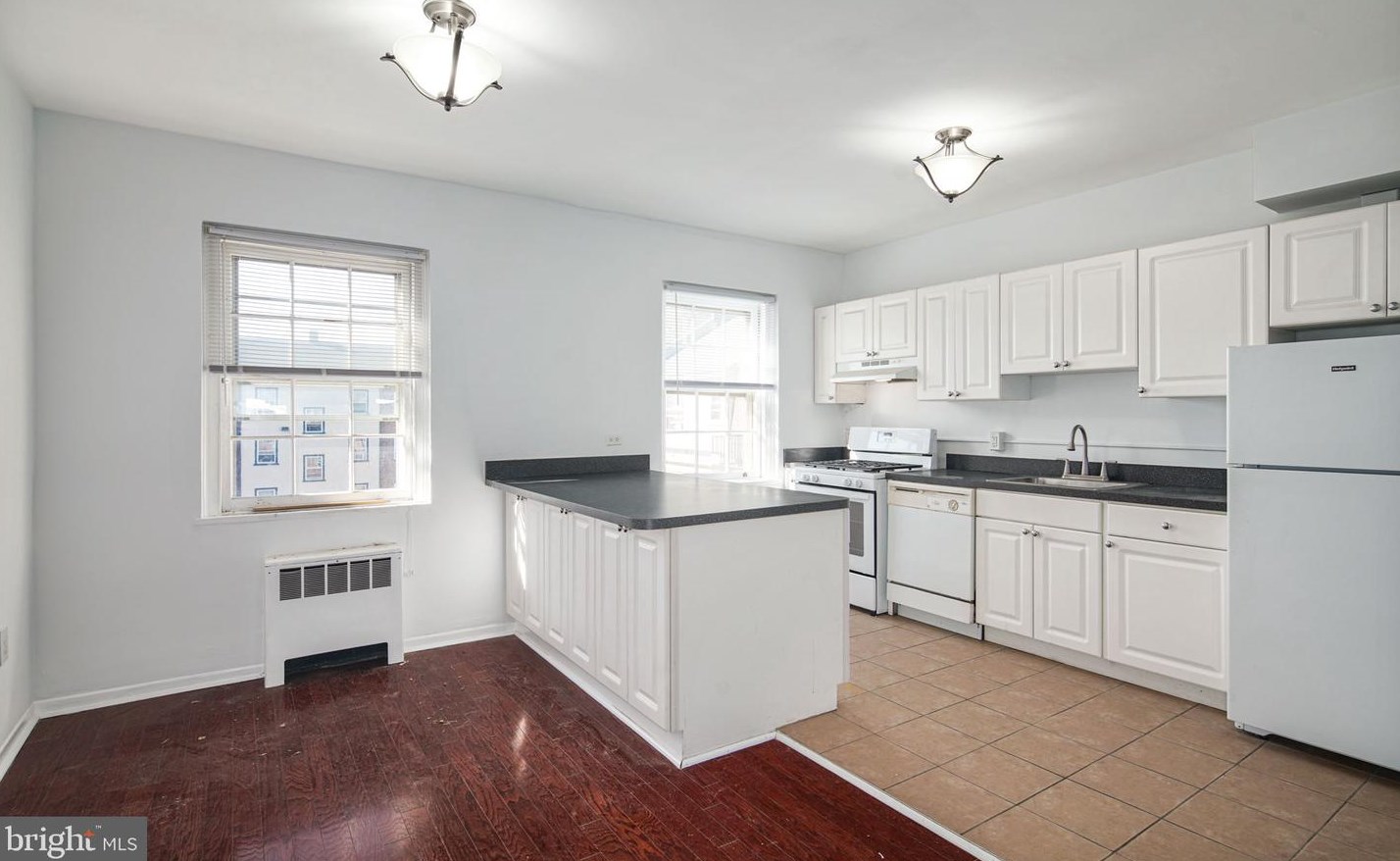 674 Franklin Pl Apt E, Philadelphia, PA
