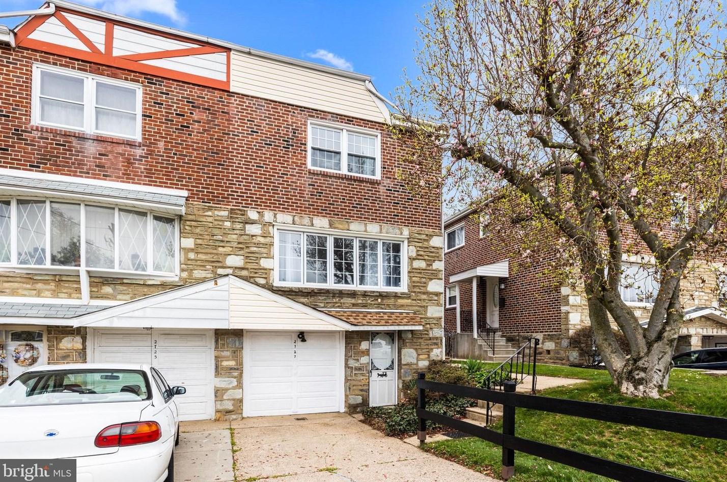 2727 Axe Factory Rd, Philadelphia, PA 19152-2114