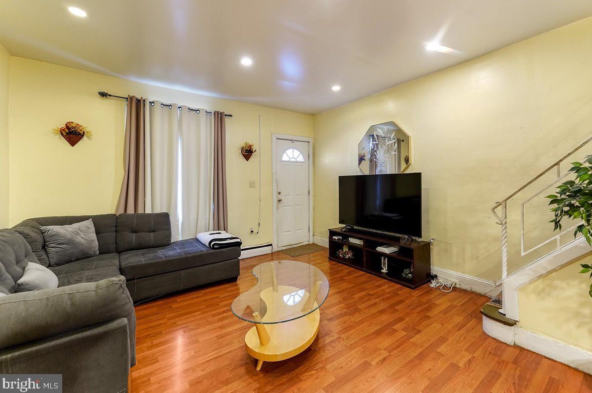 3223 Bambrey St, Philadelphia PA  19129-1812 exterior