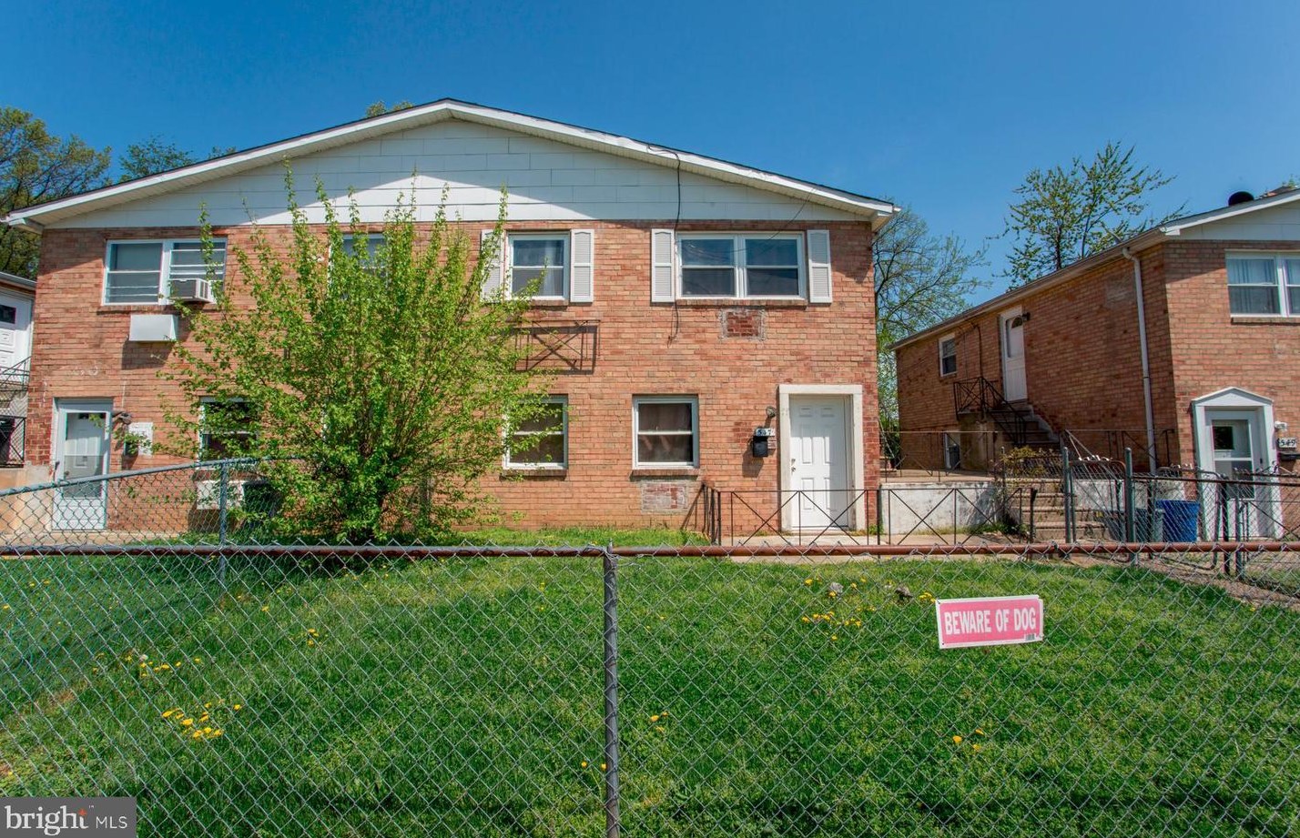 547 Avon St, Philadelphia, PA 19116-3324