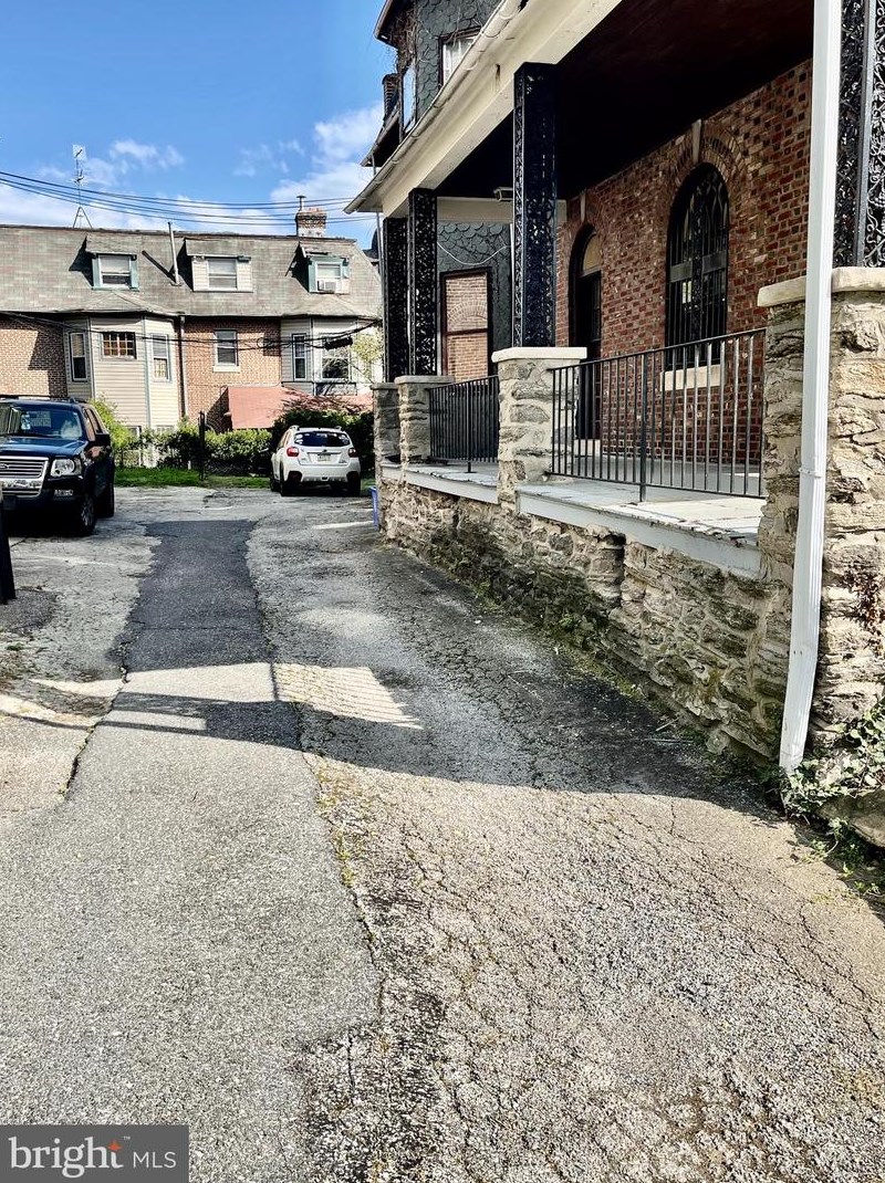 510 W Manheim St #1, Philadelphia, PA 19144