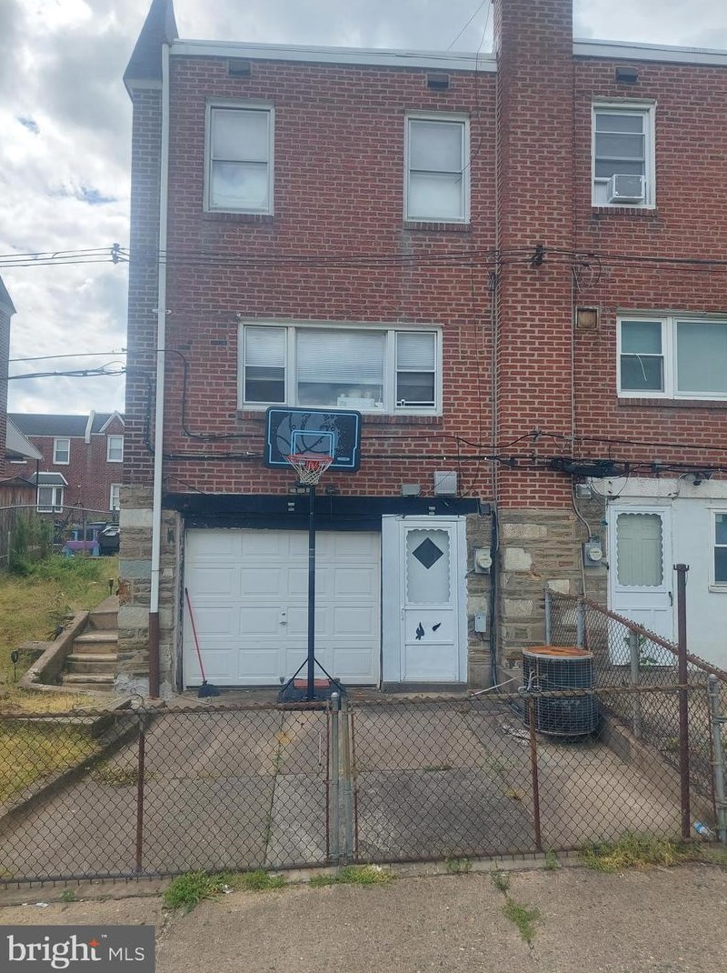4727 Ashville St, Philadelphia, PA 19136-3301