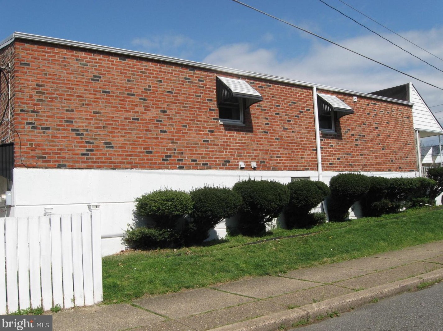 1960 President St, Philadelphia, PA 19115-2605