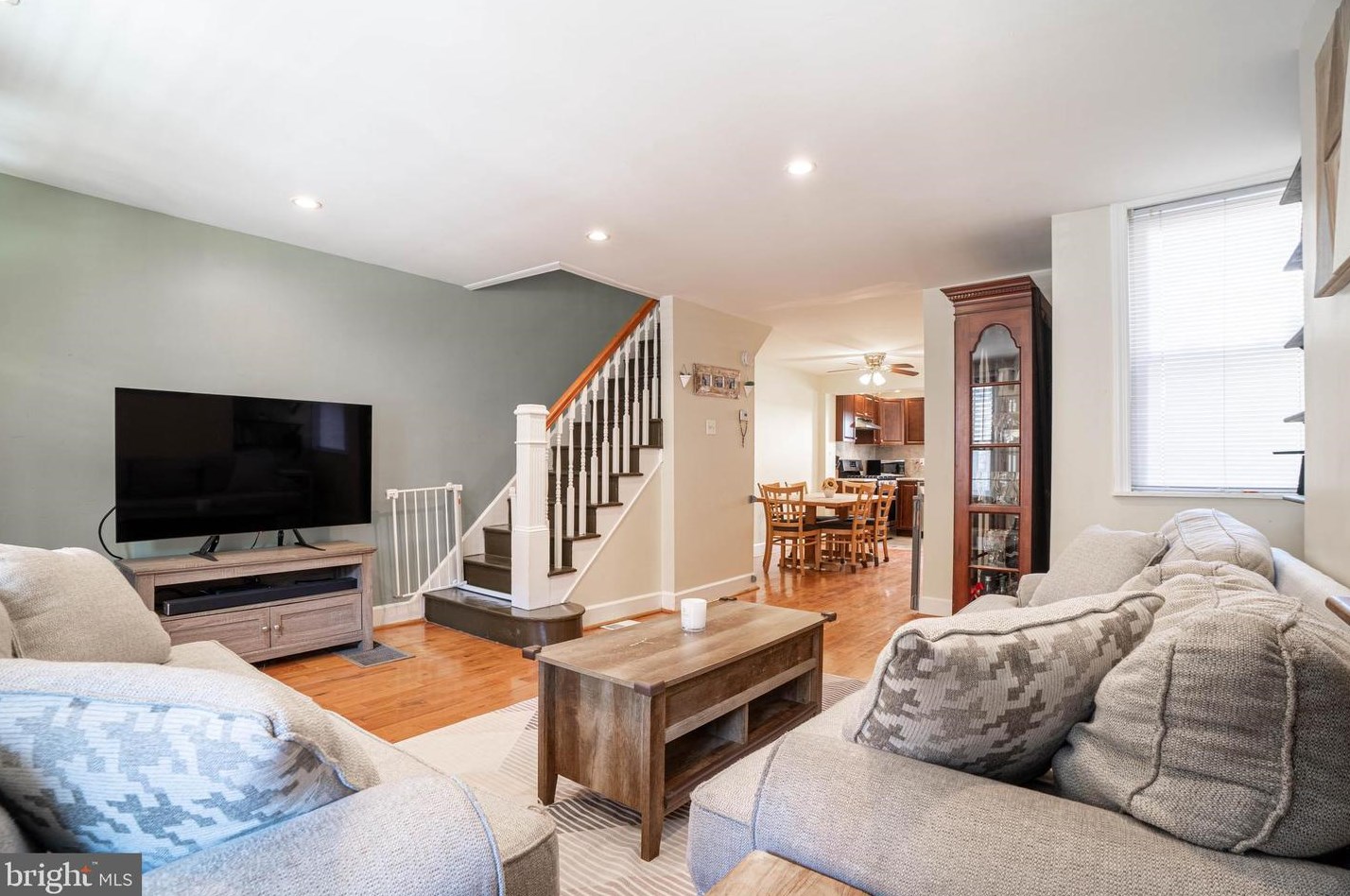 2135 Letterly St, Philadelphia, PA 19125-1612