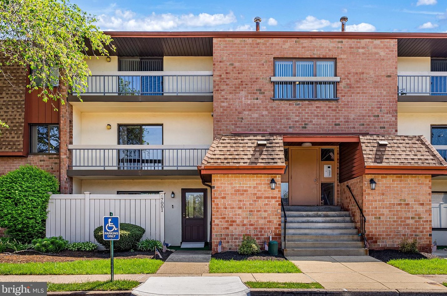 67101 Delaire Landing Rd, Philadelphia, PA 19114-5422