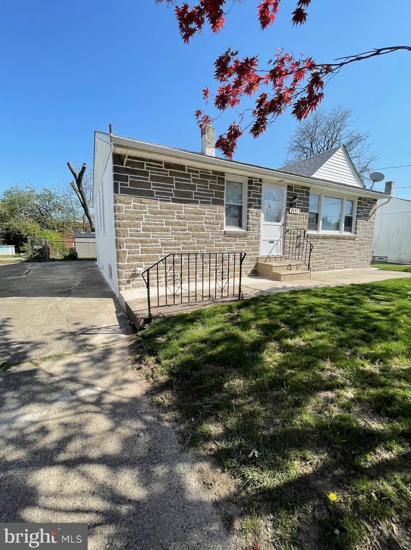 8117 Algon Ave, Philadelphia PA  19152-2203 exterior