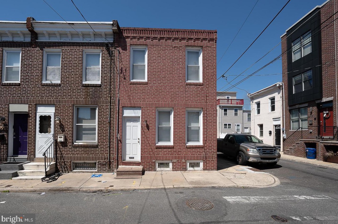 2668 Janney St, Philadelphia, PA 19125-1811