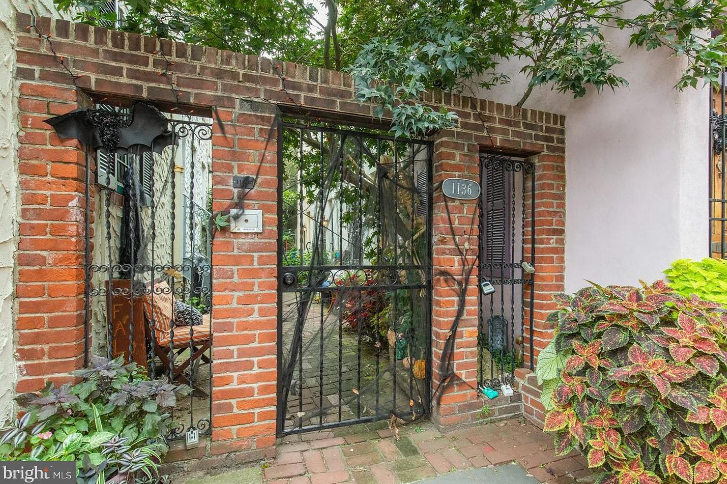 1136 Waverly St #r3, Philadelphia, PA 19147