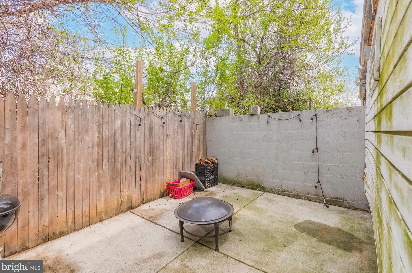 1615 Fontain St, Philadelphia, PA 19121-2350