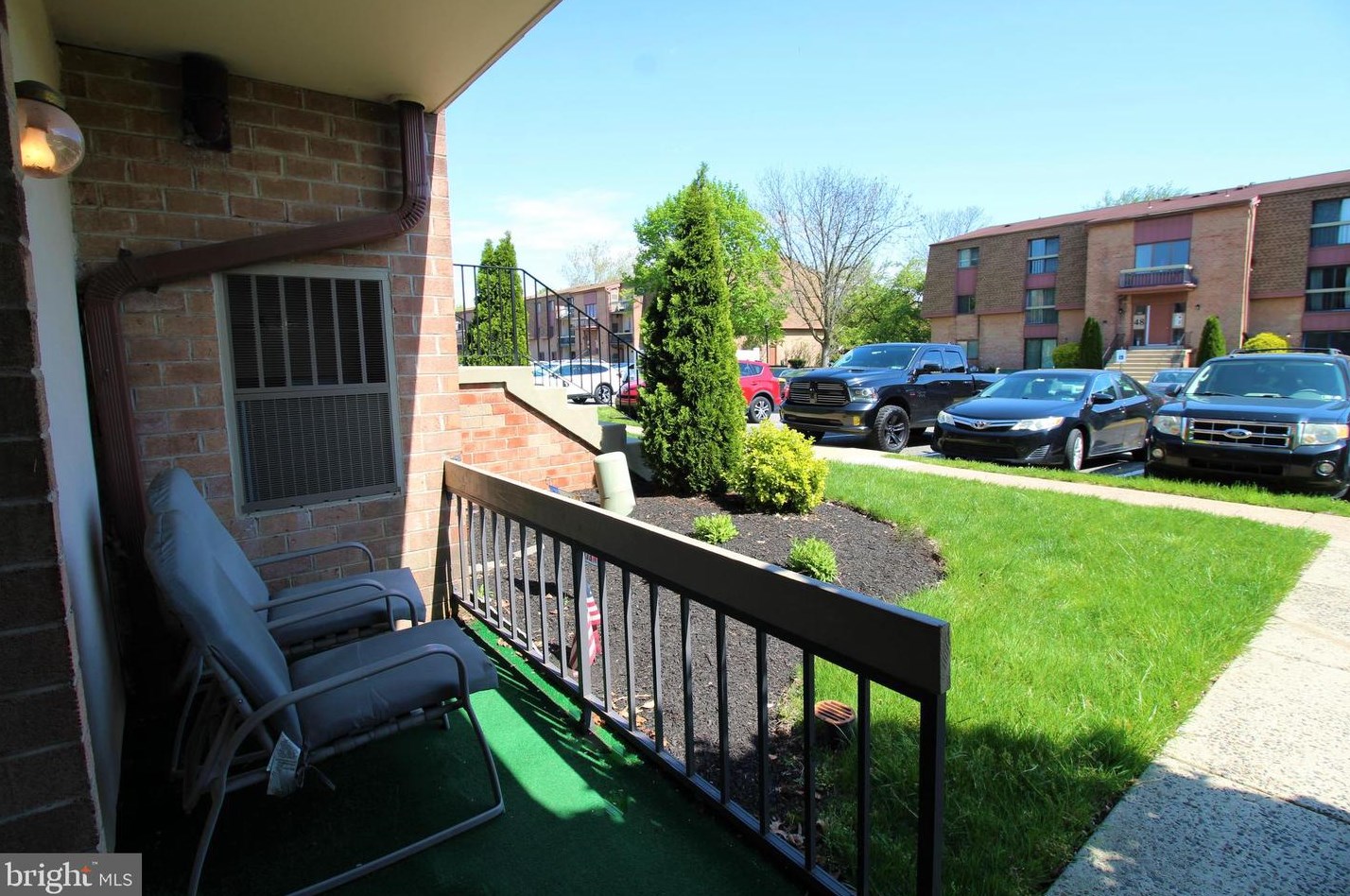 46101 Delaire Landing Rd, Philadelphia, PA 19114-5319