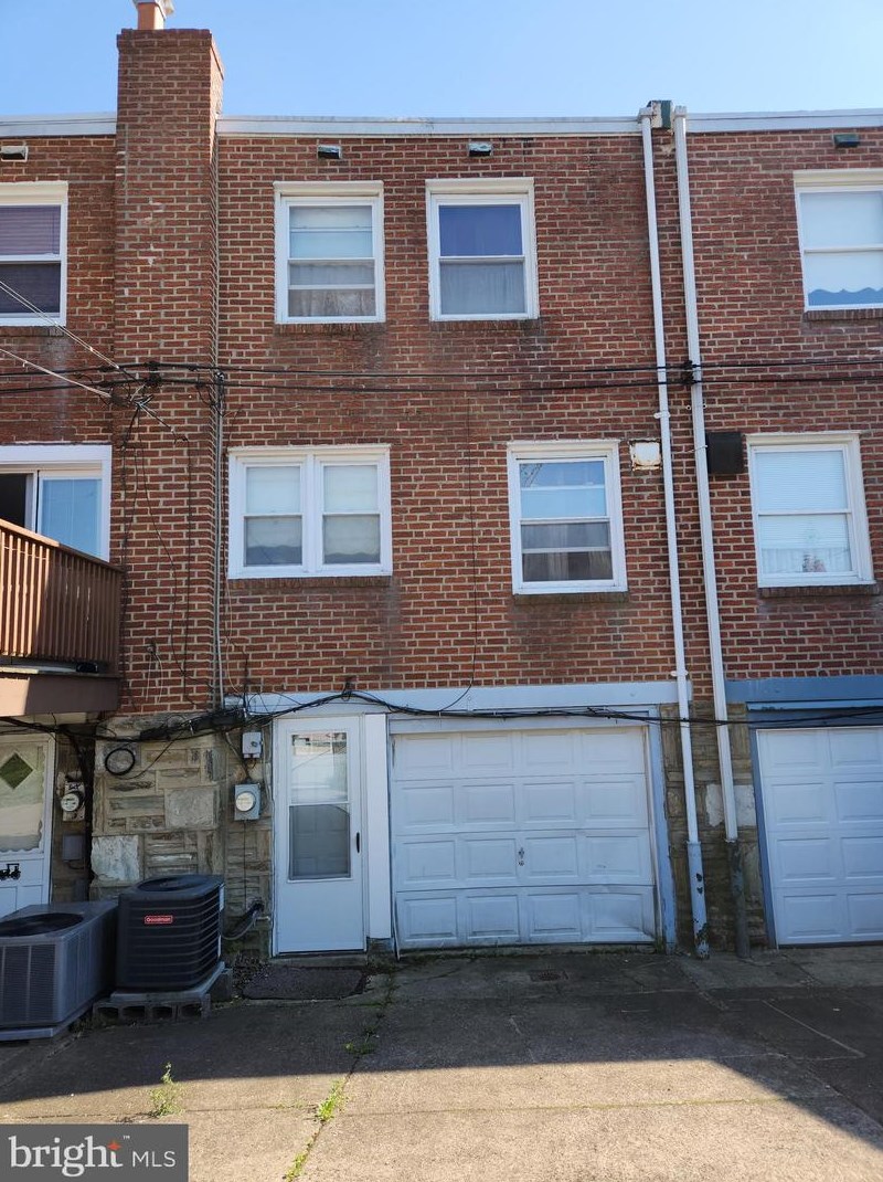 3281 Holme Ave, Philadelphia, PA 19114-3806