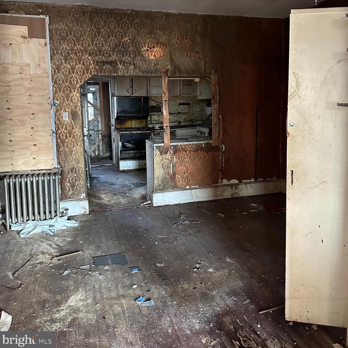 1372 Haines St, Philadelphia, PA 19138-1910