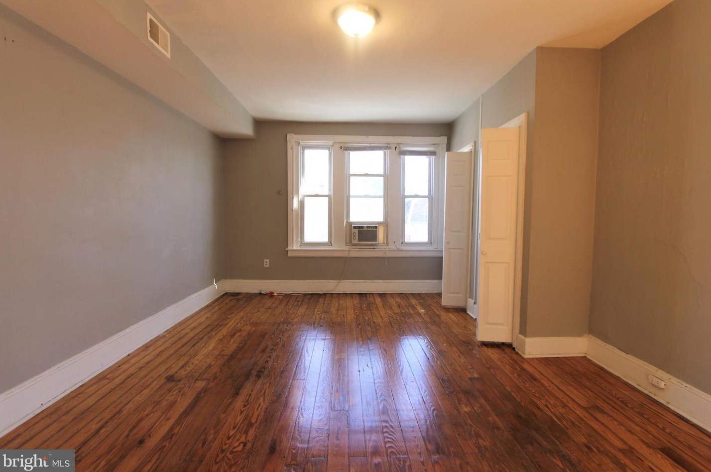 65 W Sharpnack St #3, Philadelphia, PA 19119