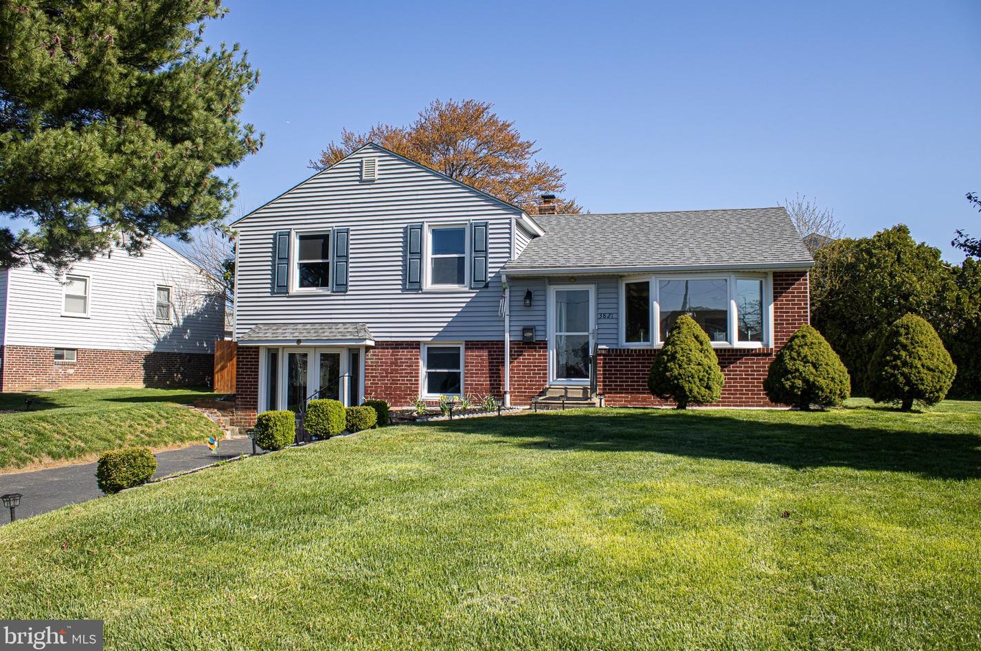 3821 Andrea Rd, Philadelphia, PA 19154-4211