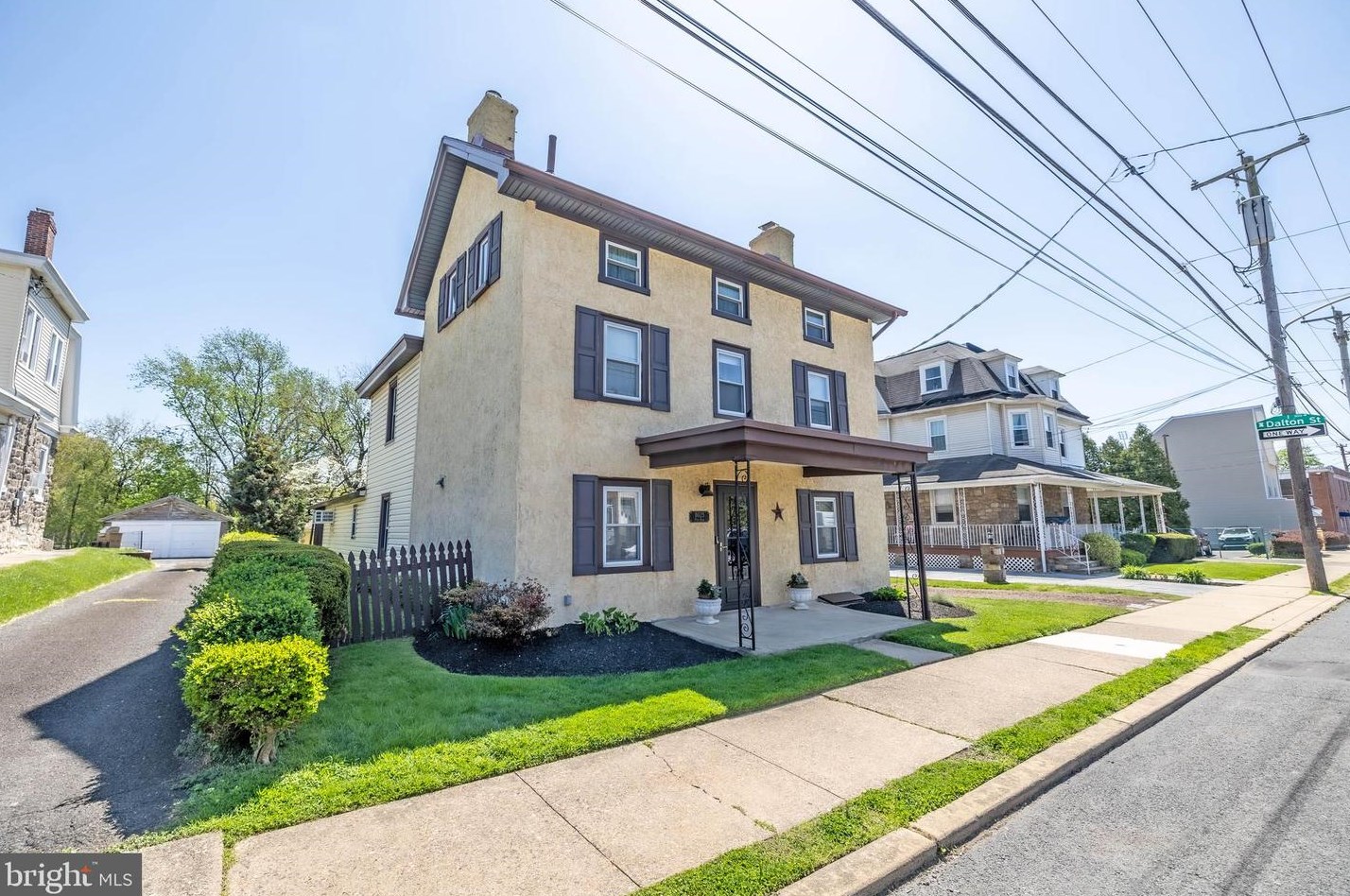 8025 Pine Rd, Philadelphia, PA 19111-1808