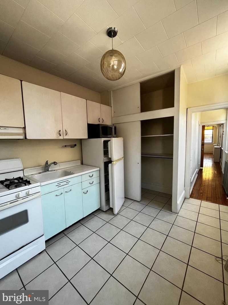 921 Christian St #3, Philadelphia, PA 19147