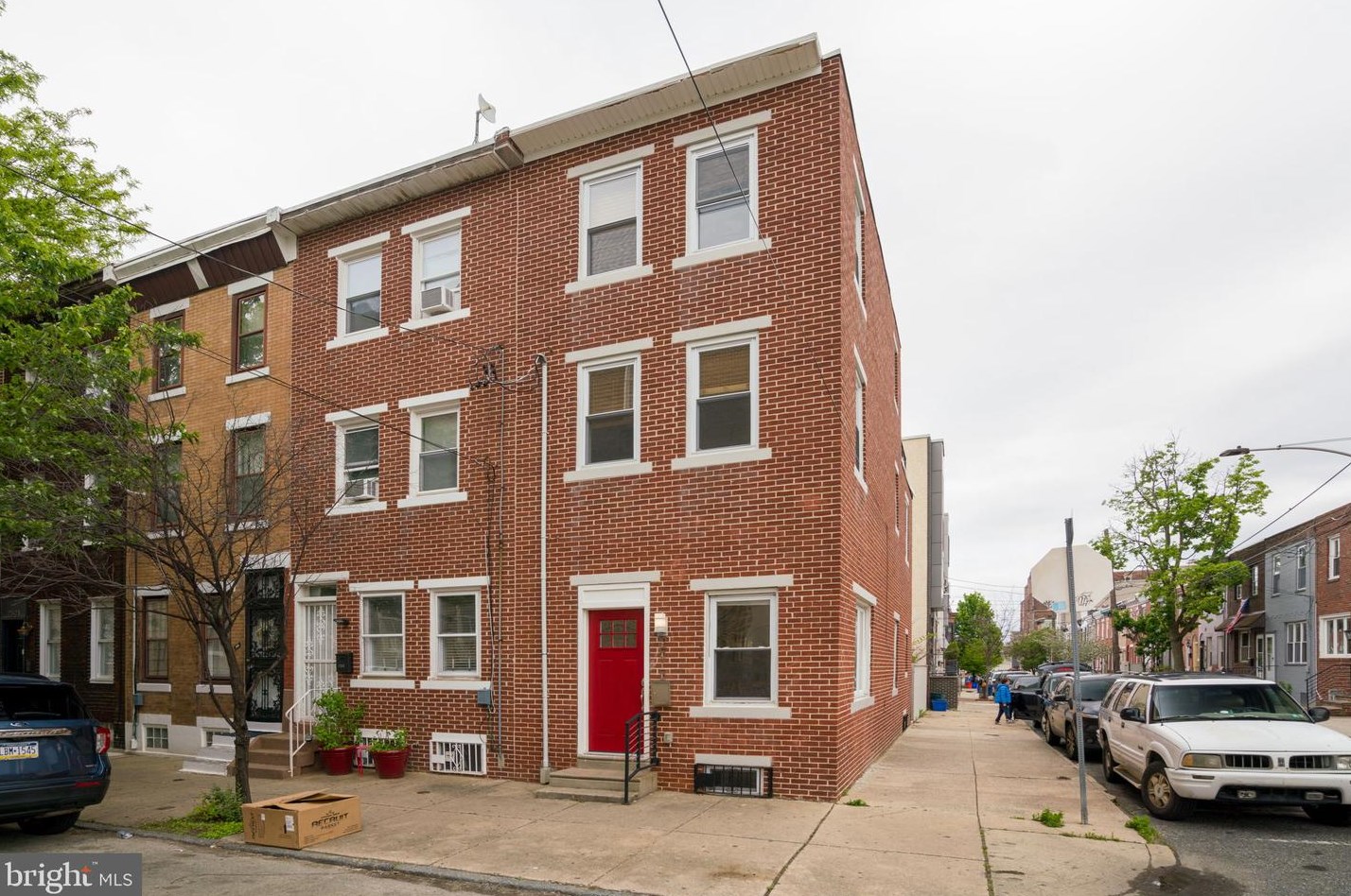 2515 Emerald St, Philadelphia, PA 19125-1327