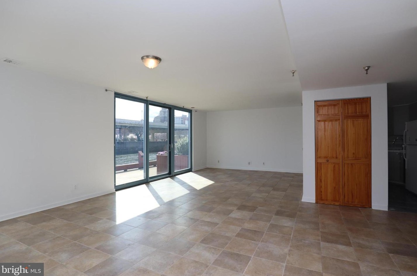 3 N Columbus Blvd #108, Philadelphia, PA 19106