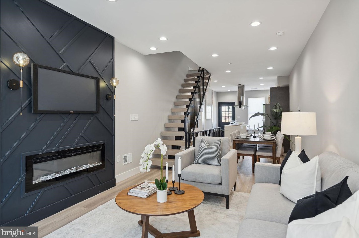 1838 Oakdale St, Philadelphia, PA 19125-1116