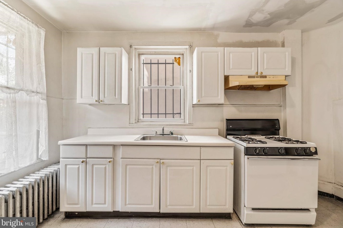 1628 Titan St, Philadelphia PA  19146-3032 exterior