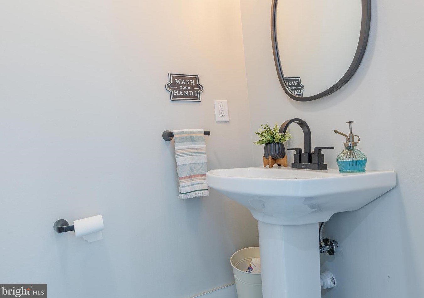 830 Cathedral Rd, Philadelphia PA  19128-2118 exterior