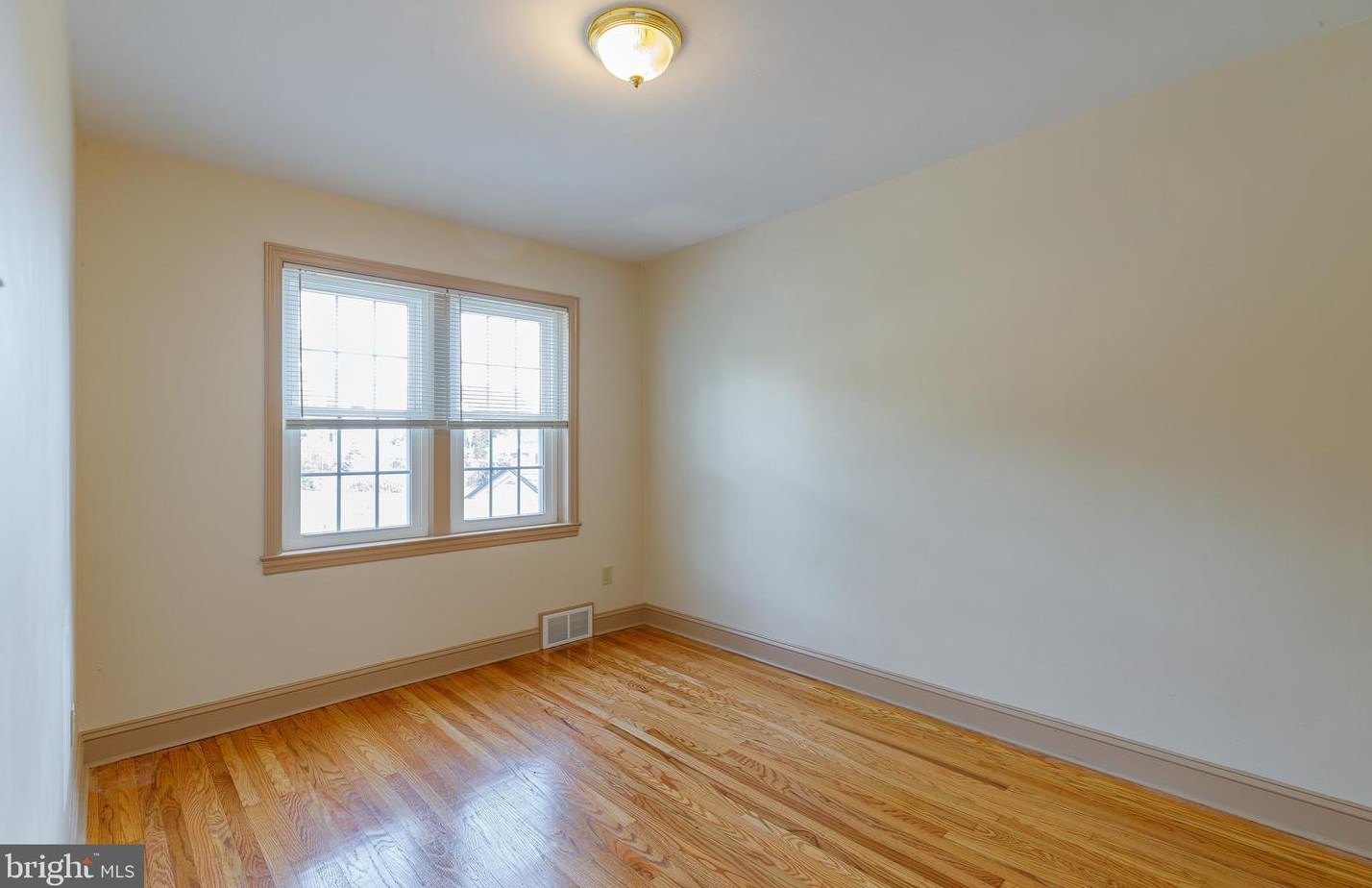 830 Cathedral Rd, Philadelphia PA  19128-2118 exterior