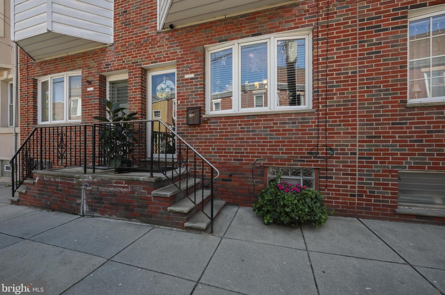 3207 Salmon St, Philadelphia, PA 19134-5909