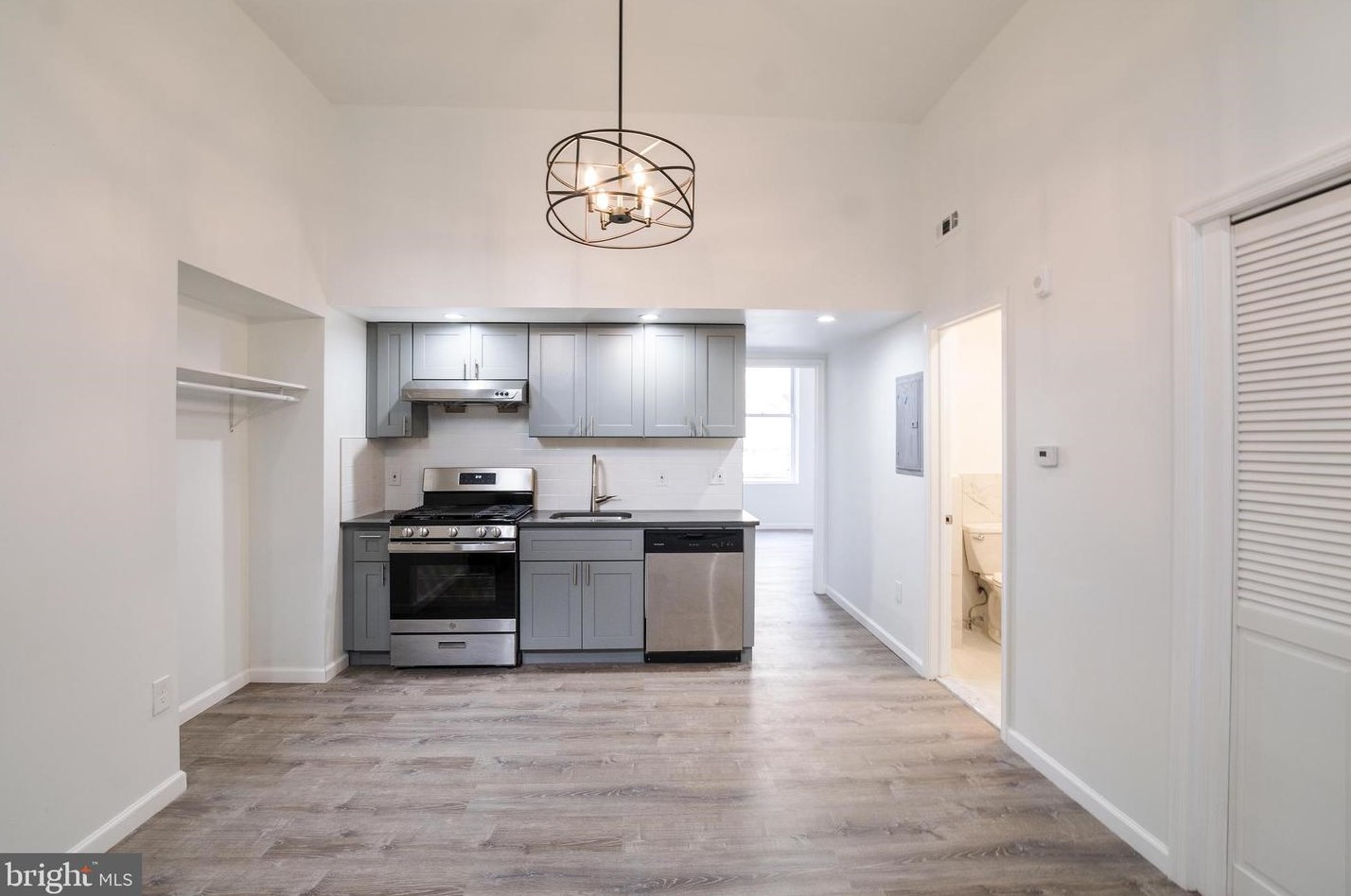 1726 Pine St Apt 2f, Philadelphia, PA