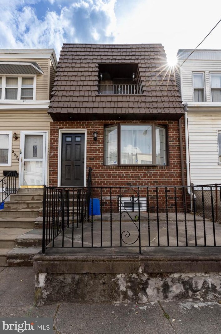 2522 Shields St, Philadelphia, PA 19142-2712