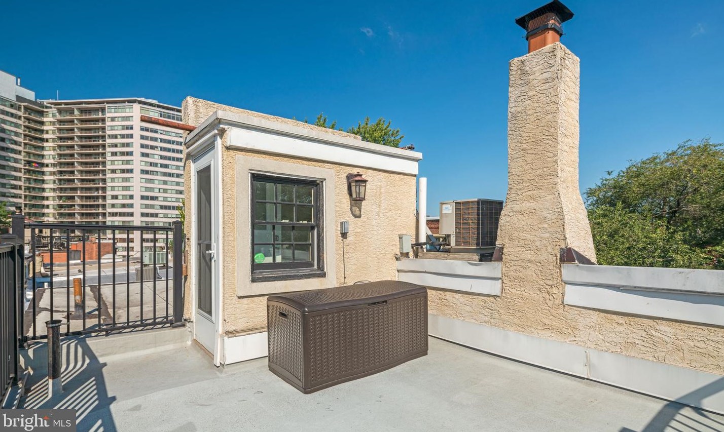 2304 Wallace St, Philadelphia PA  19130-3128 exterior