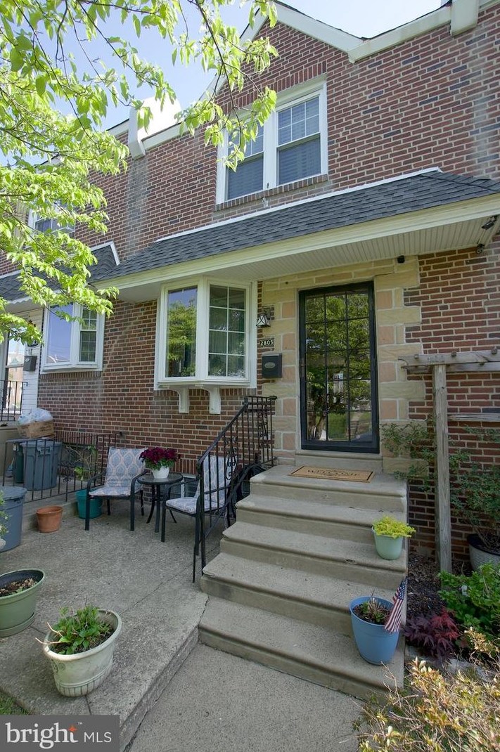 2805 Fanshawe St, Philadelphia, PA 19149-2512