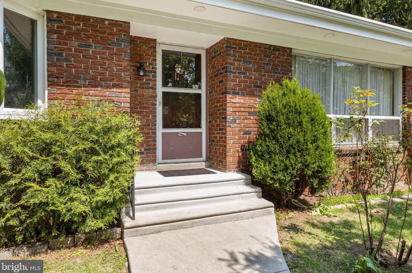 839 Stanwood St, Philadelphia, PA 19111-2320