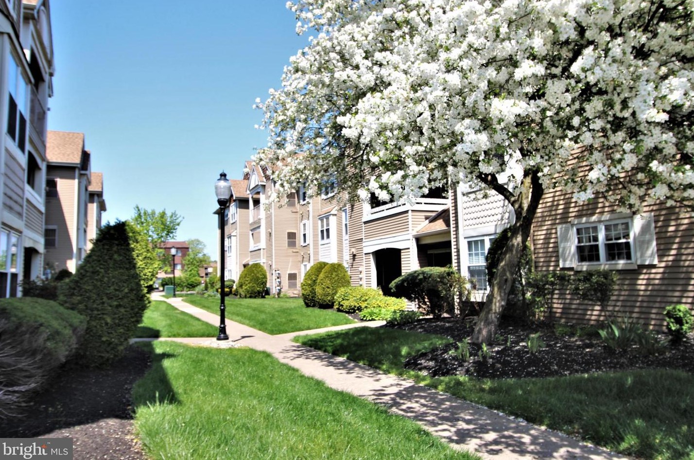 72104 Delaire Landing Rd, Philadelphia, PA 19114-5433