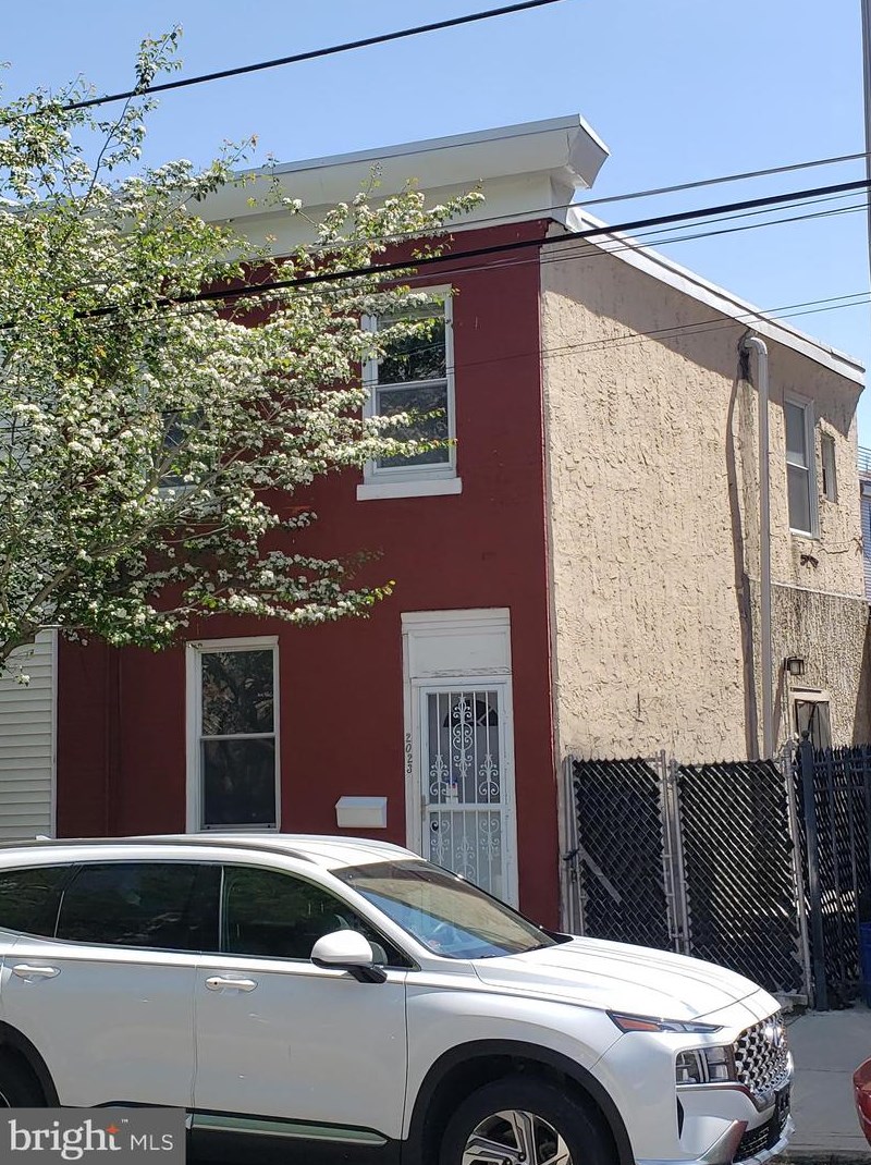 2023 Sepviva St, Philadelphia PA  19125-1930 exterior