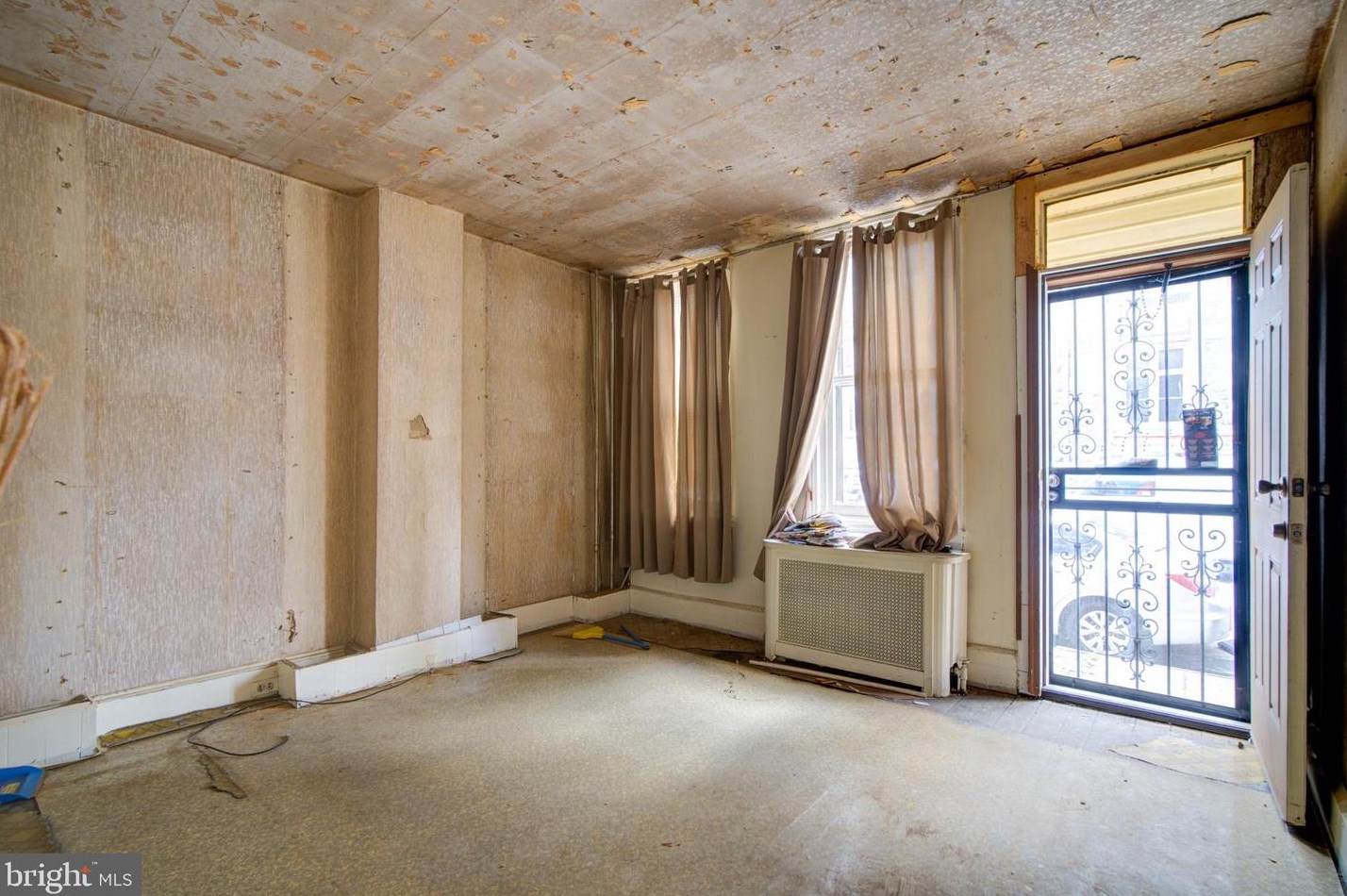 2033 Mascher St, Philadelphia, PA 19122-1713