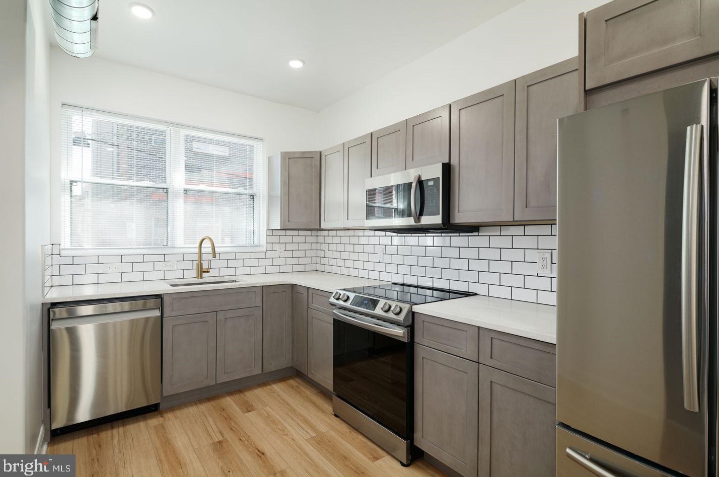 1633 Swain St, Philadelphia, PA 19130-2827