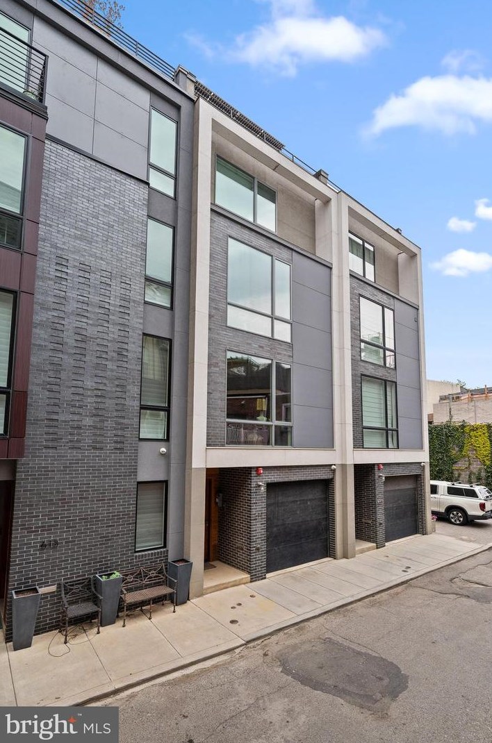 611 Queen St, Philadelphia, PA 19147-2930