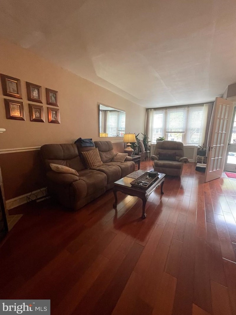 3216 Fanshawe St, Philadelphia, PA 19149-2610