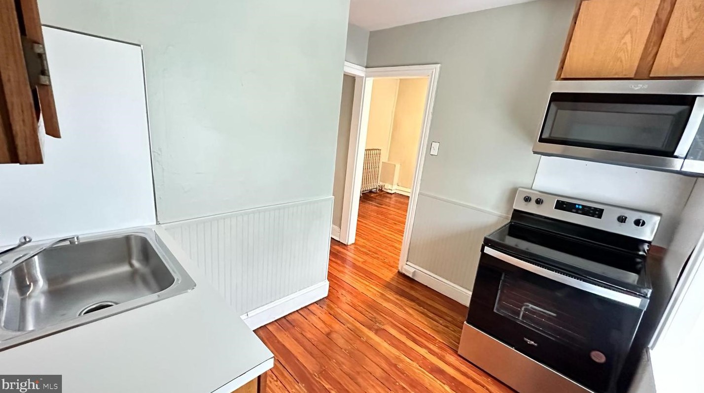 525 Leverington Ave #3, Philadelphia, PA 19128