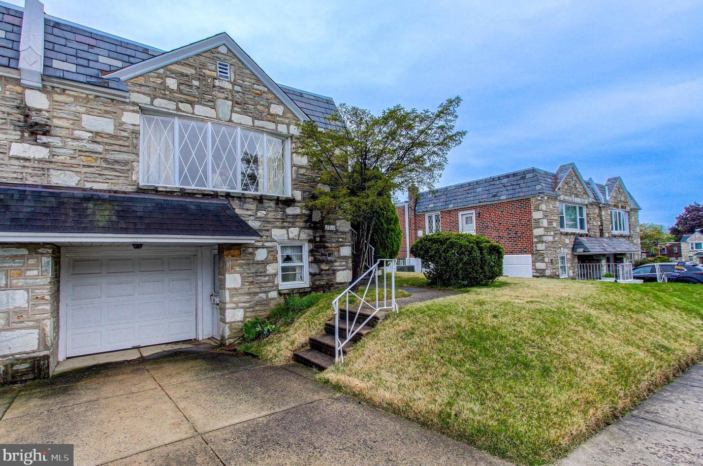 2912 Gelena Rd, Philadelphia, PA 19152-2117