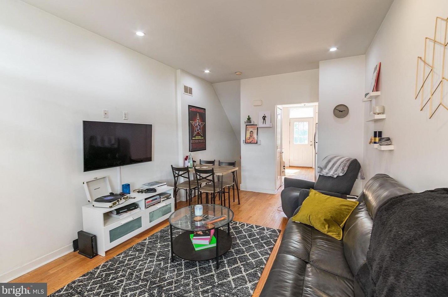 1735 Sepviva St #unit 1, Philadelphia, PA 19125